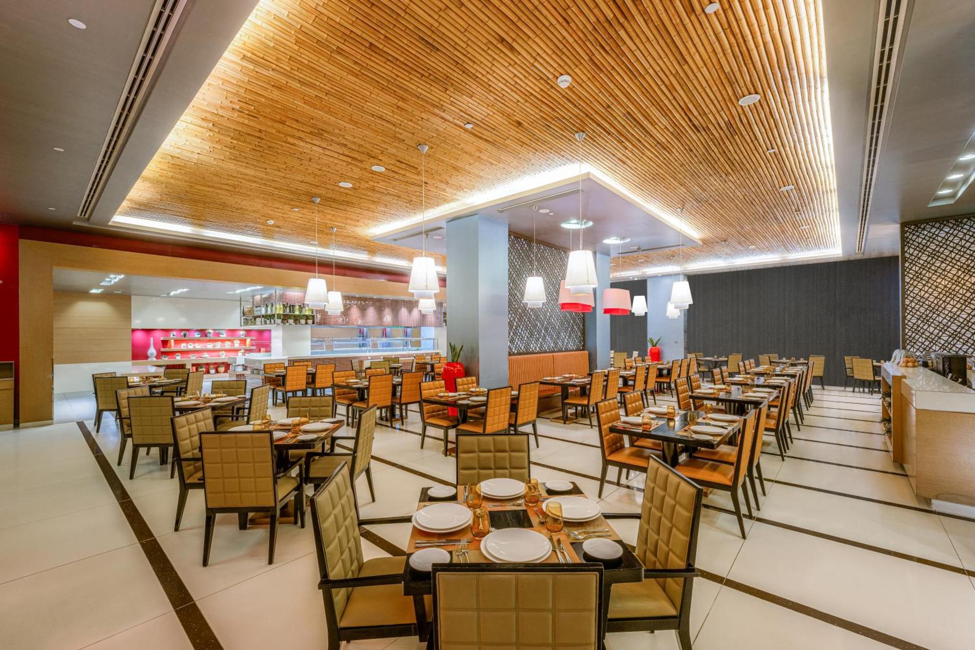 होटल Four Points By Sheraton 5*